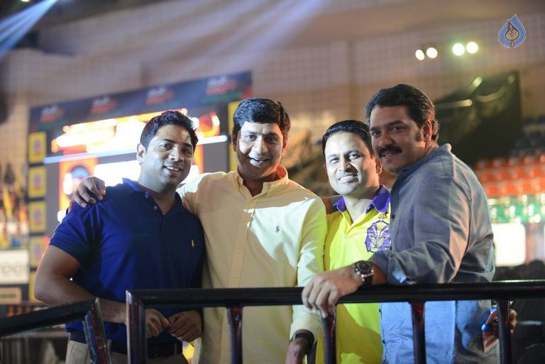 Telugu Titans Vs Bengal Warriors Kabaddi Match Photos - 41 / 78 photos