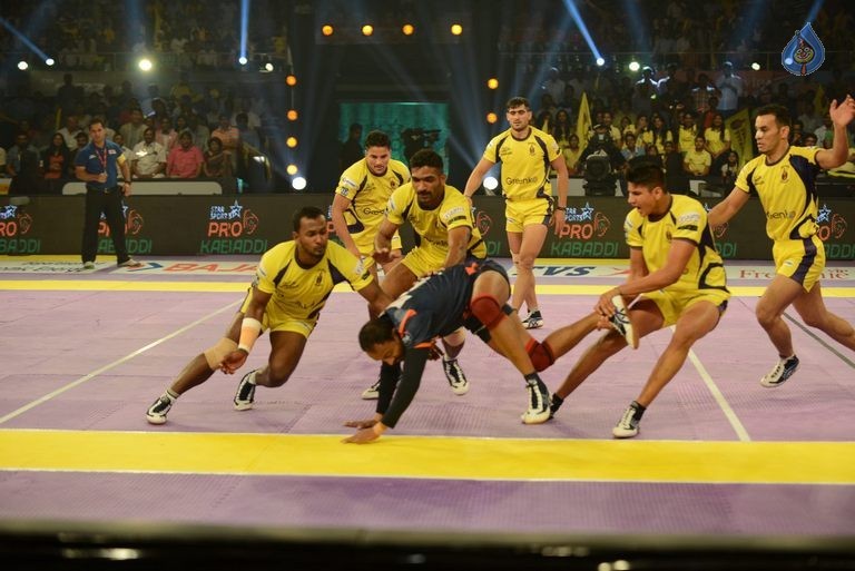 Telugu Titans Vs Bengal Warriors Kabaddi Match Photos - 43 / 78 photos