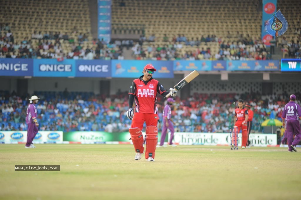 Telugu Warriors VS Bengal Tigers Match - 64 / 141 photos