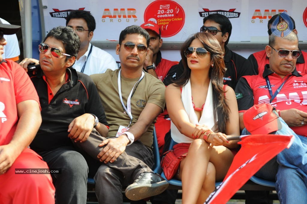 Telugu Warriors VS Bengal Tigers Match - 83 / 141 photos