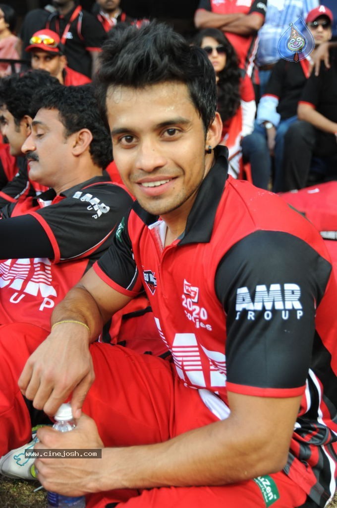 Telugu Warriors VS Bengal Tigers Match - 84 / 141 photos