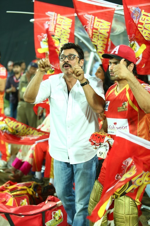 Telugu Warriors Vs Bhojpuri Dabanggs Match - 26 / 41 photos