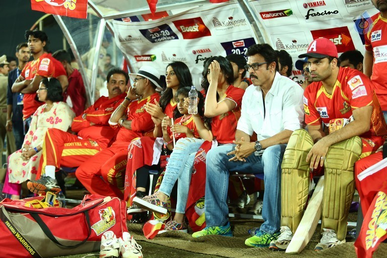 Telugu Warriors Vs Bhojpuri Dabanggs Match - 27 / 41 photos