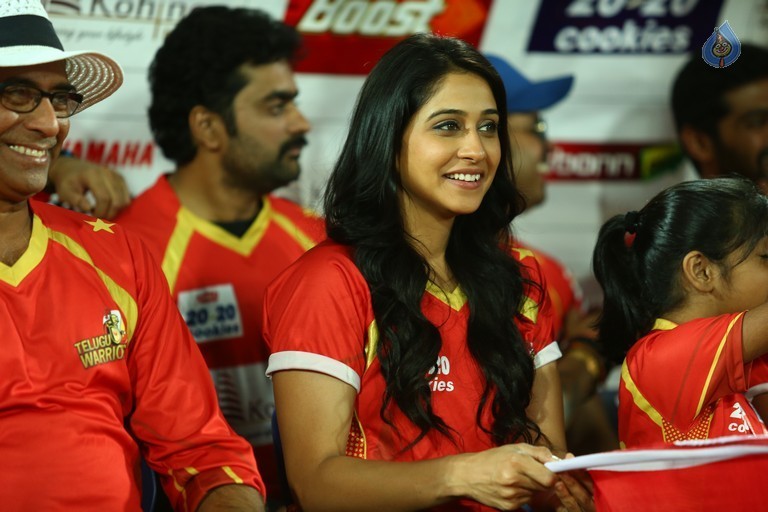 Telugu Warriors Vs Bhojpuri Dabanggs Match - 30 / 41 photos