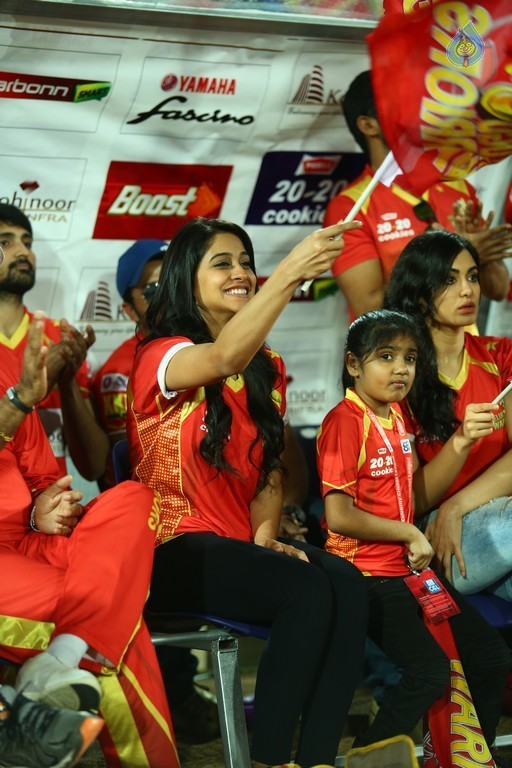 Telugu Warriors Vs Bhojpuri Dabanggs Match - 32 / 41 photos