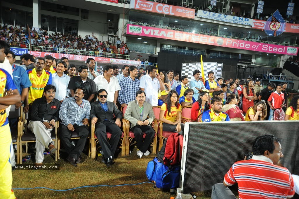 Telugu Warriors VS Chennai Rhinos Match Photos - 21 / 86 photos