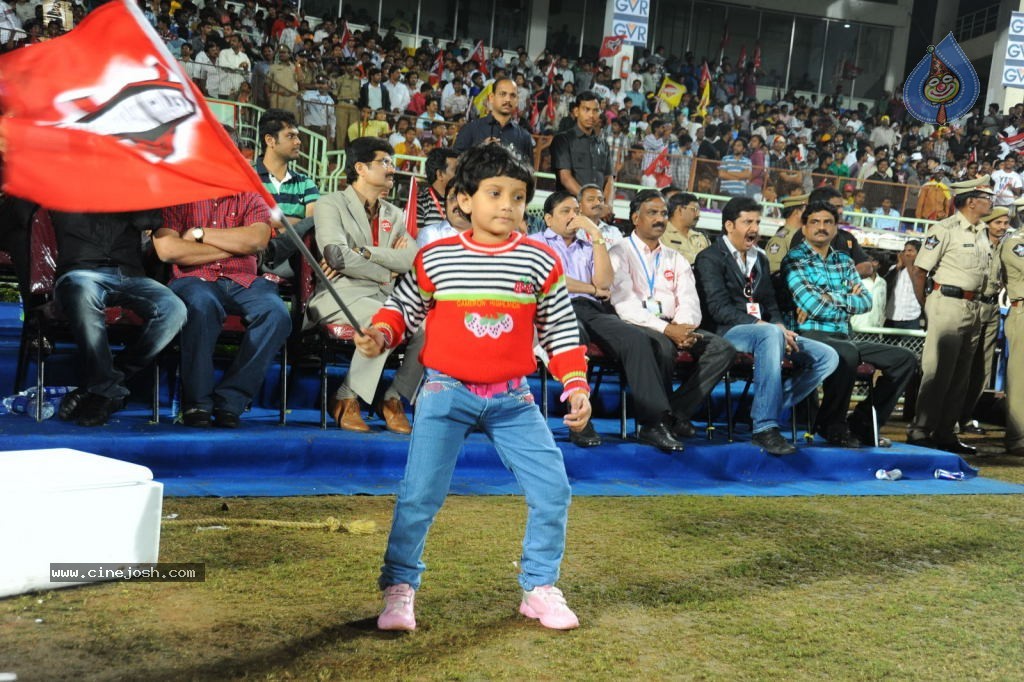 Telugu Warriors VS Chennai Rhinos Match Photos - 33 / 86 photos