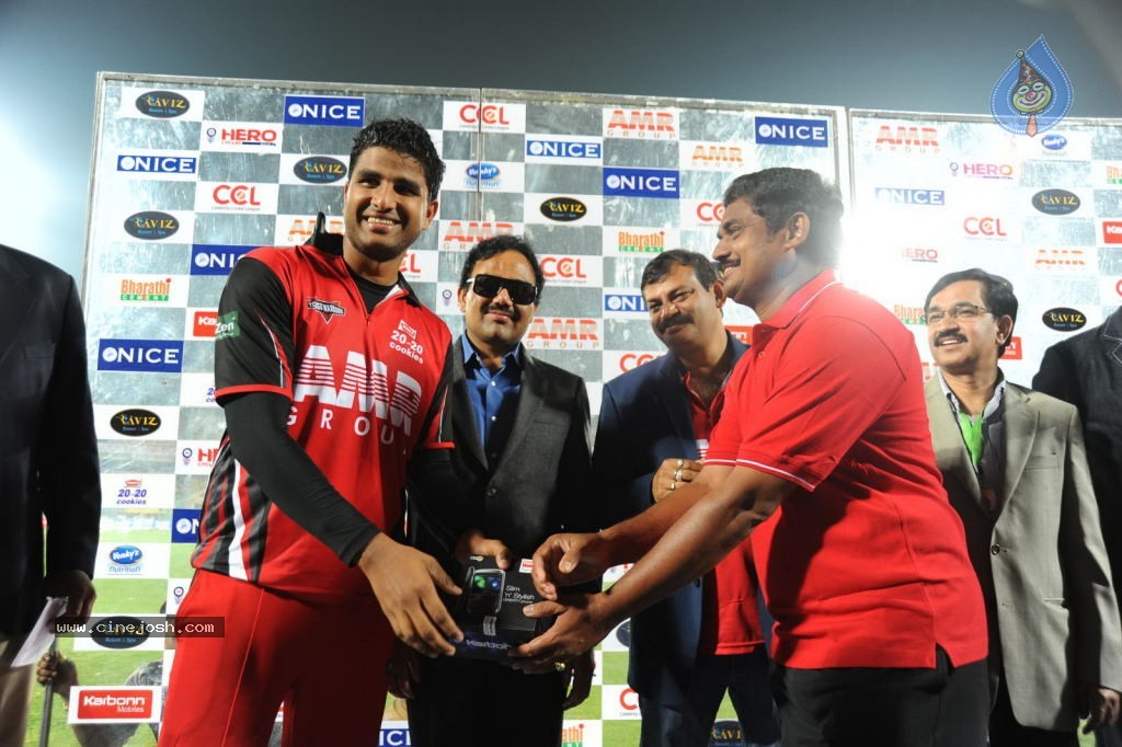 Telugu Warriors VS Chennai Rhinos Match Photos - 34 / 86 photos