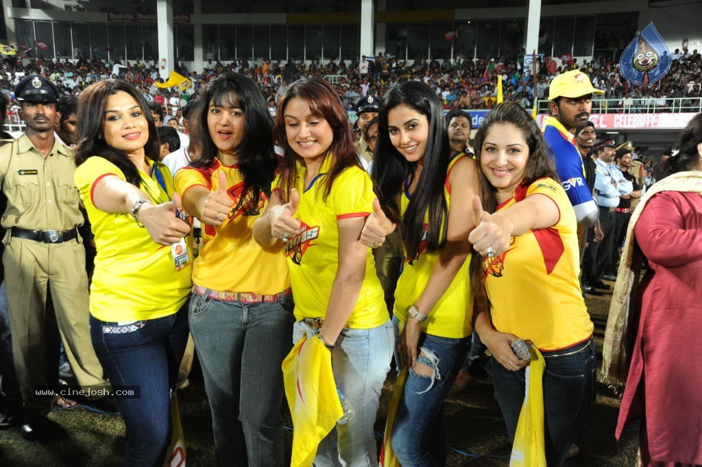 Telugu Warriors VS Chennai Rhinos Match Photos - 43 / 86 photos
