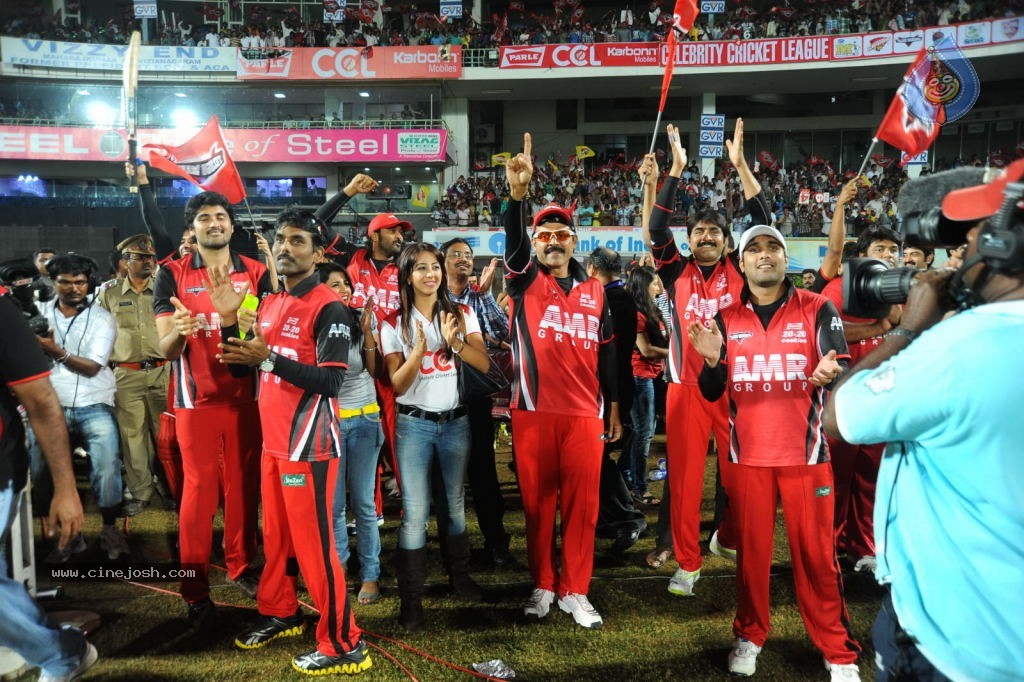 Telugu Warriors VS Chennai Rhinos Match Photos - 46 / 86 photos