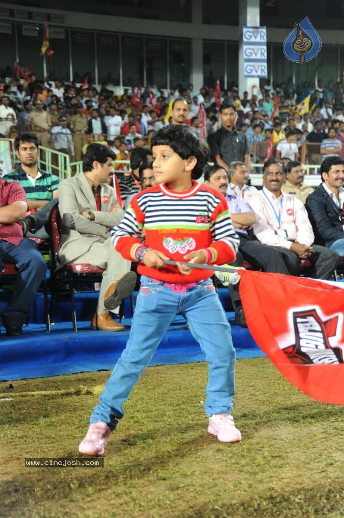 Telugu Warriors VS Chennai Rhinos Match Photos - 68 / 86 photos