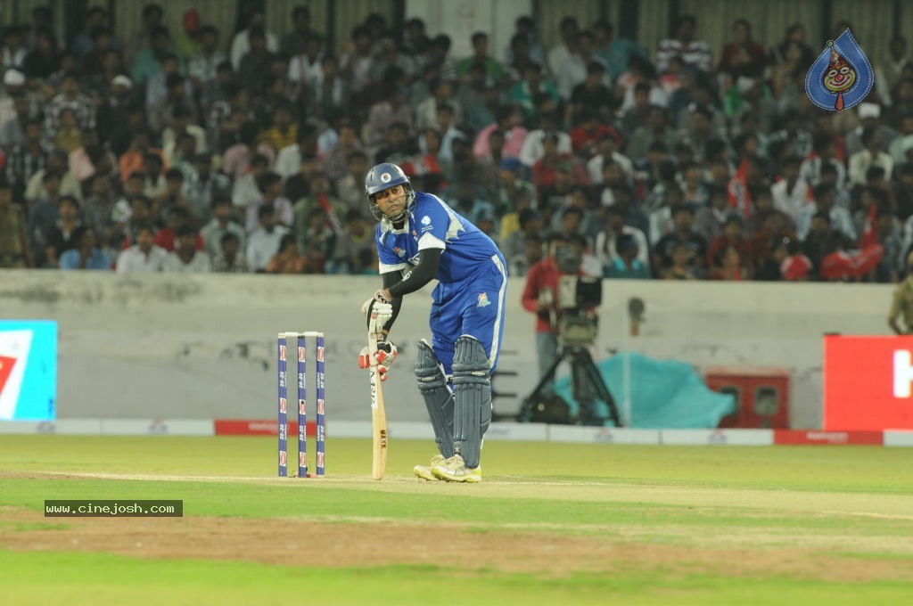 Telugu Warriors Vs Karnataka Bulldozers Match Photos 01 - 1 / 86 photos