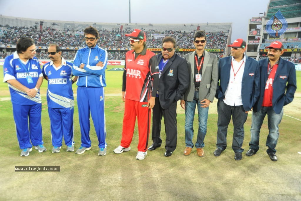 Telugu Warriors Vs Karnataka Bulldozers Match Photos 01 - 13 / 86 photos