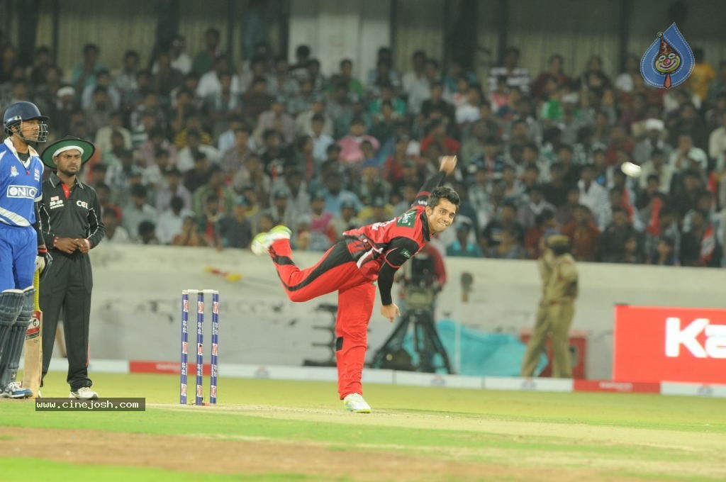 Telugu Warriors Vs Karnataka Bulldozers Match Photos 01 - 16 / 86 photos