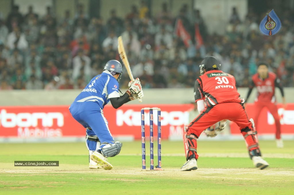 Telugu Warriors Vs Karnataka Bulldozers Match Photos 01 - 18 / 86 photos