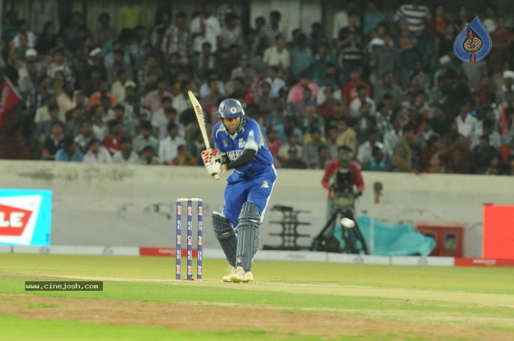Telugu Warriors Vs Karnataka Bulldozers Match Photos 01 - 33 / 86 photos