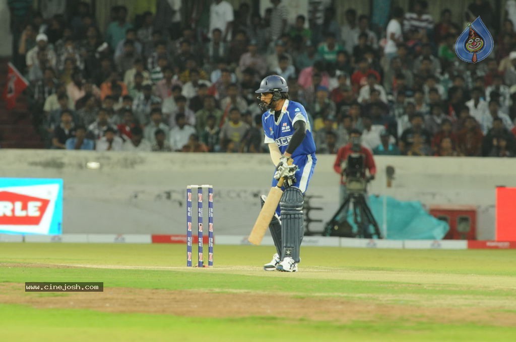 Telugu Warriors Vs Karnataka Bulldozers Match Photos 01 - 51 / 86 photos