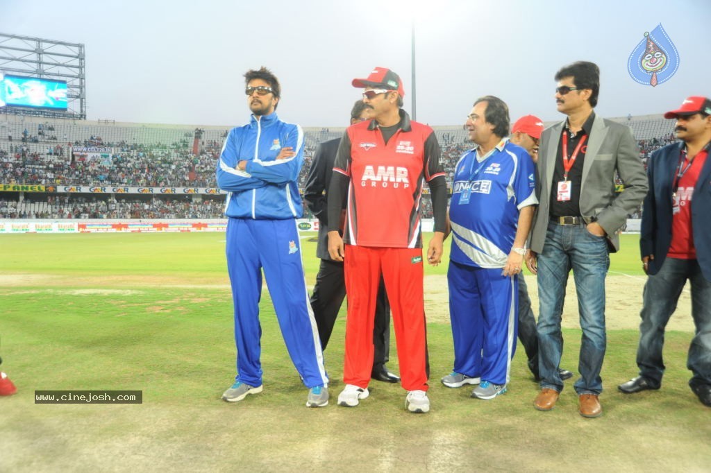 Telugu Warriors Vs Karnataka Bulldozers Match Photos 01 - 64 / 86 photos