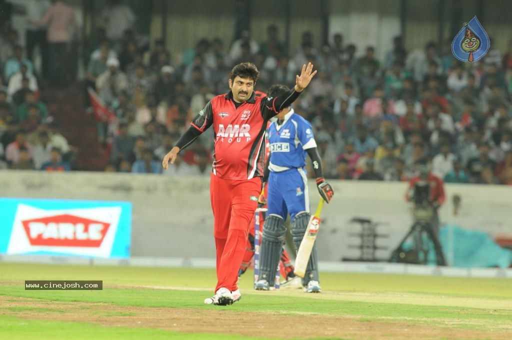 Telugu Warriors Vs Karnataka Bulldozers Match Photos 01 - 68 / 86 photos
