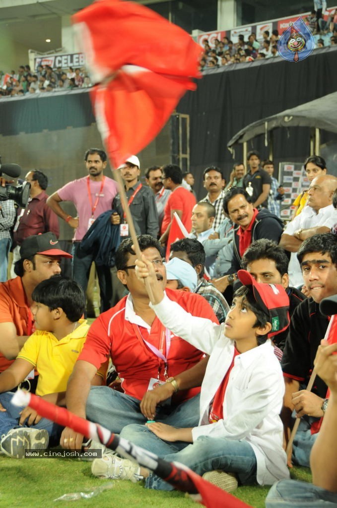 Telugu Warriors Vs Karnataka Bulldozers Match Photos 01 - 77 / 86 photos