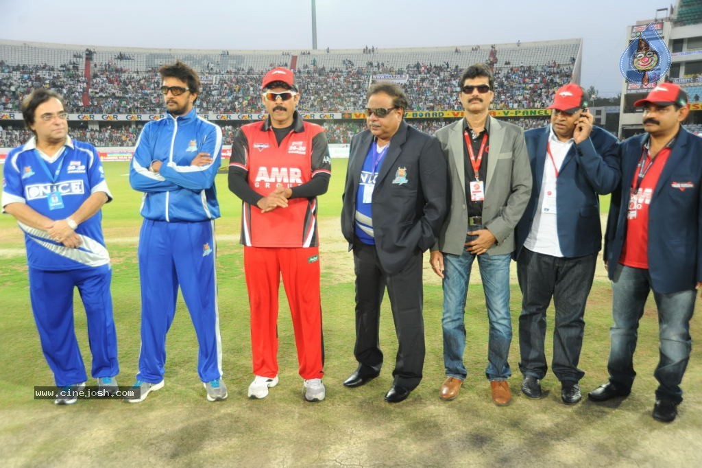 Telugu Warriors Vs Karnataka Bulldozers Match Photos 01 - 78 / 86 photos