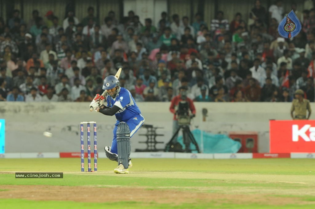 Telugu Warriors Vs Karnataka Bulldozers Match Photos 01 - 79 / 86 photos