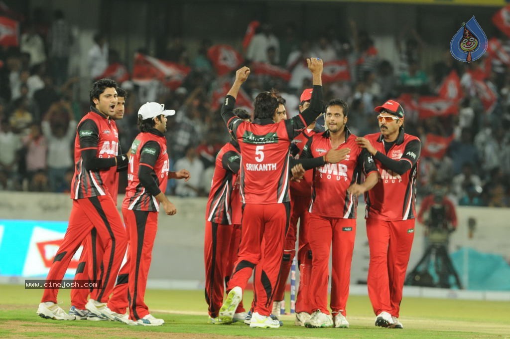 Telugu Warriors Vs Karnataka Bulldozers Match Photos 01 - 82 / 86 photos