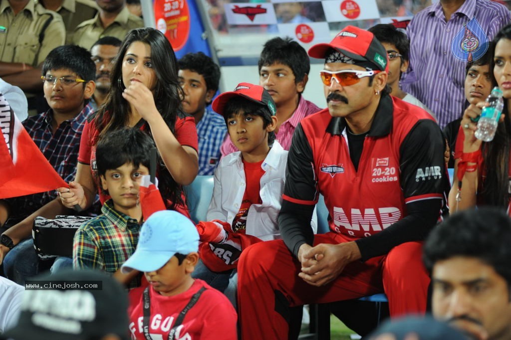 Telugu Warriors Vs Karnataka Bulldozers Match Photos 02 - 1 / 70 photos