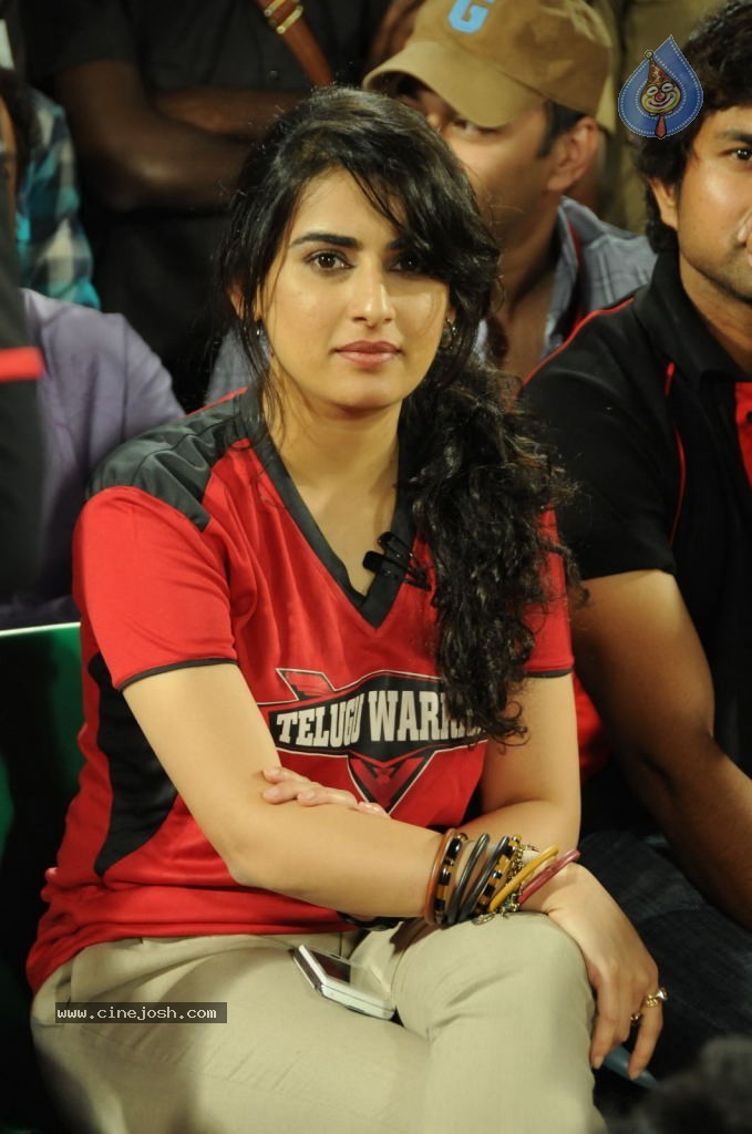 Telugu Warriors Vs Karnataka Bulldozers Match Photos 02 - 2 / 70 photos
