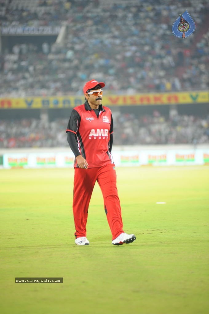 Telugu Warriors Vs Karnataka Bulldozers Match Photos 02 - 11 / 70 photos