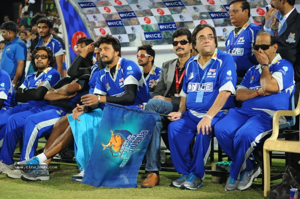 Telugu Warriors Vs Karnataka Bulldozers Match Photos 02 - 27 / 70 photos
