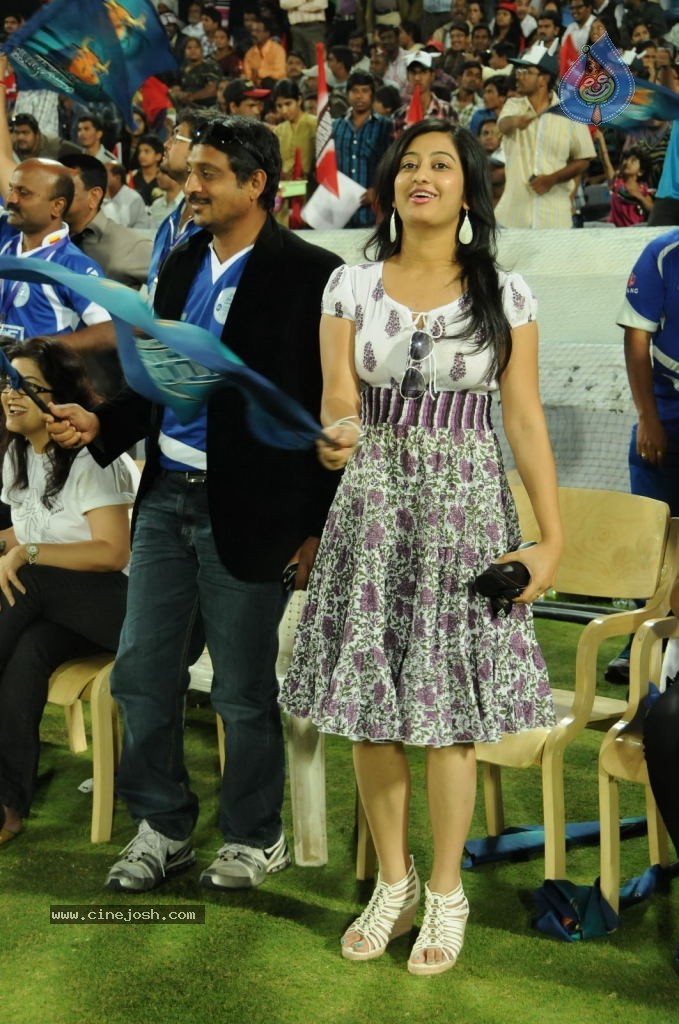 Telugu Warriors Vs Karnataka Bulldozers Match Photos 02 - 28 / 70 photos