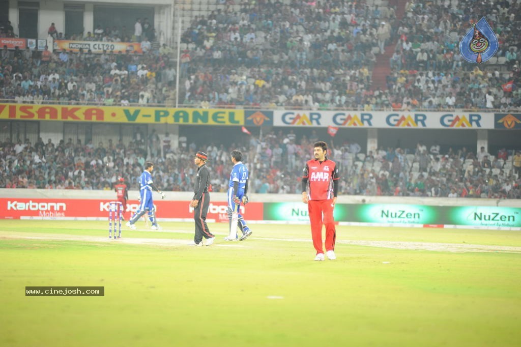 Telugu Warriors Vs Karnataka Bulldozers Match Photos 02 - 39 / 70 photos