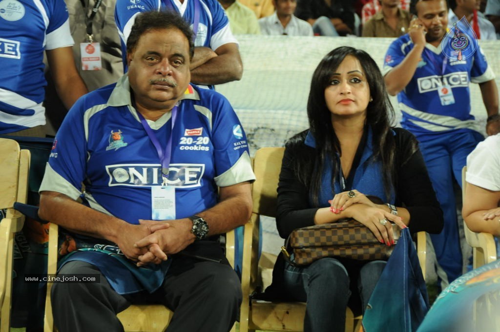 Telugu Warriors Vs Karnataka Bulldozers Match Photos 02 - 43 / 70 photos