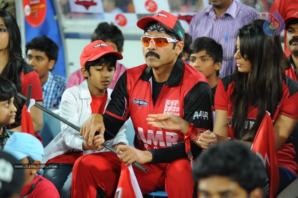 Telugu Warriors Vs Karnataka Bulldozers Match Photos 02 - 54 / 70 photos