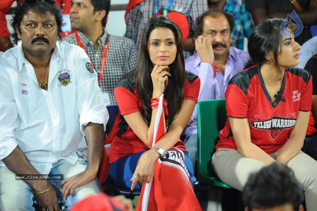 Telugu Warriors Vs Karnataka Bulldozers Match Photos 02 - 55 / 70 photos