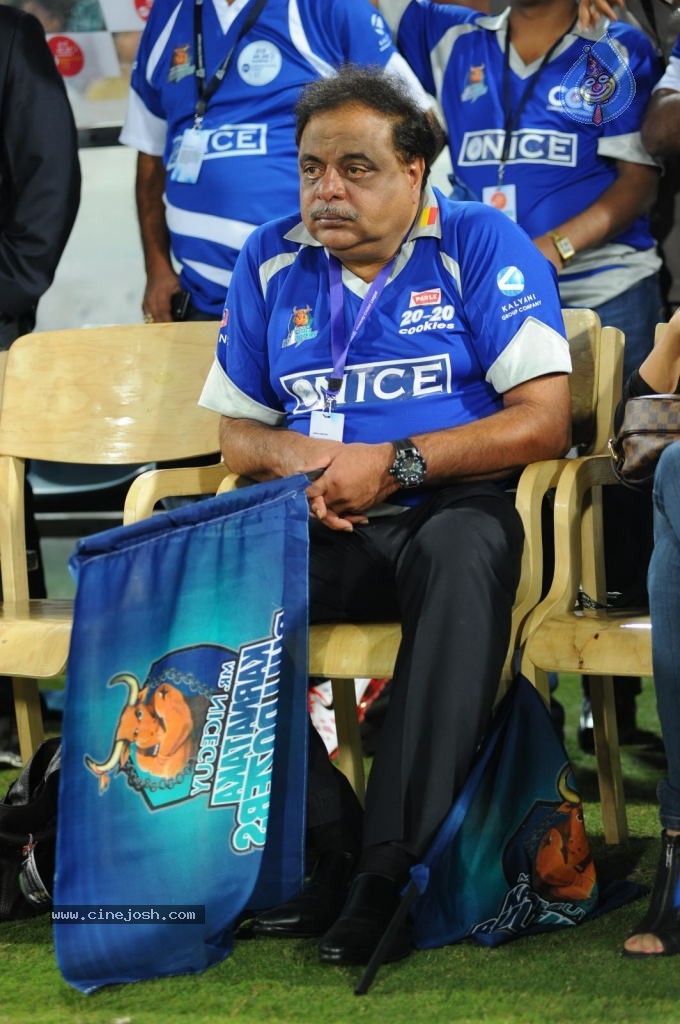 Telugu Warriors Vs Karnataka Bulldozers Match Photos 02 - 58 / 70 photos