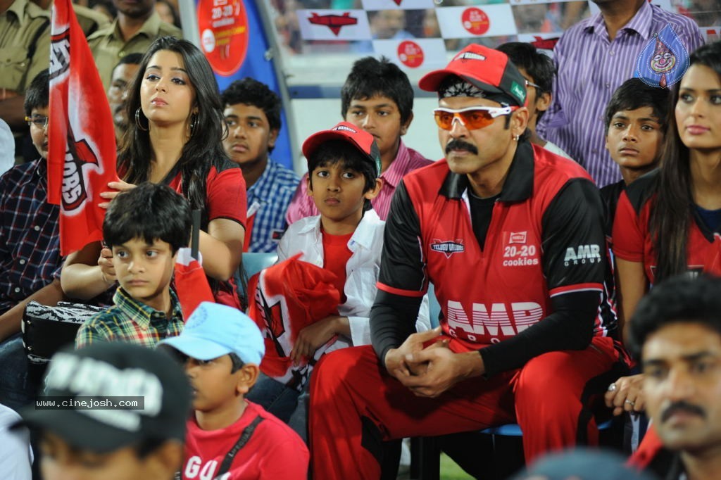 Telugu Warriors Vs Karnataka Bulldozers Match Photos 02 - 59 / 70 photos