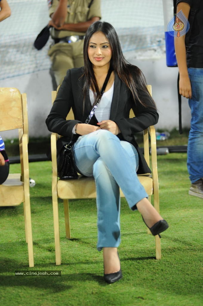 Telugu Warriors Vs Karnataka Bulldozers Match Photos 02 - 63 / 70 photos