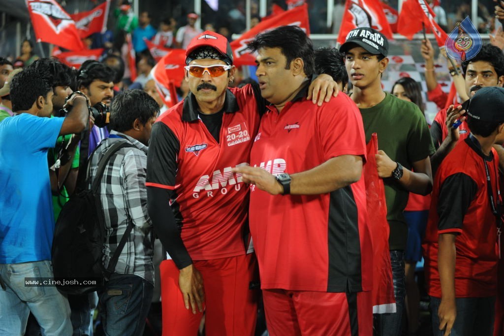 Telugu Warriors Vs Karnataka Bulldozers Match Photos 02 - 65 / 70 photos