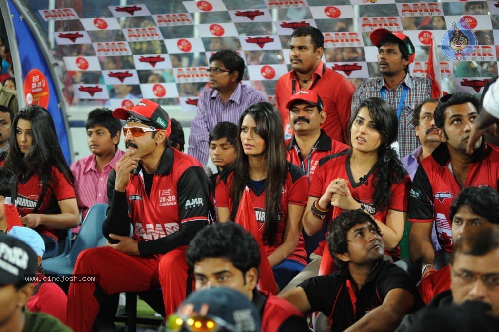 Telugu Warriors Vs Karnataka Bulldozers Match Photos 02 - 69 / 70 photos
