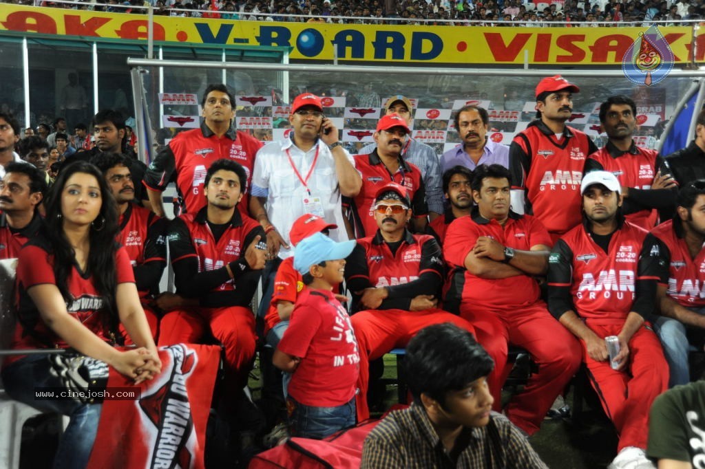 Telugu Warriors Vs Karnataka Bulldozers Match Photos 03 - 40 / 84 photos