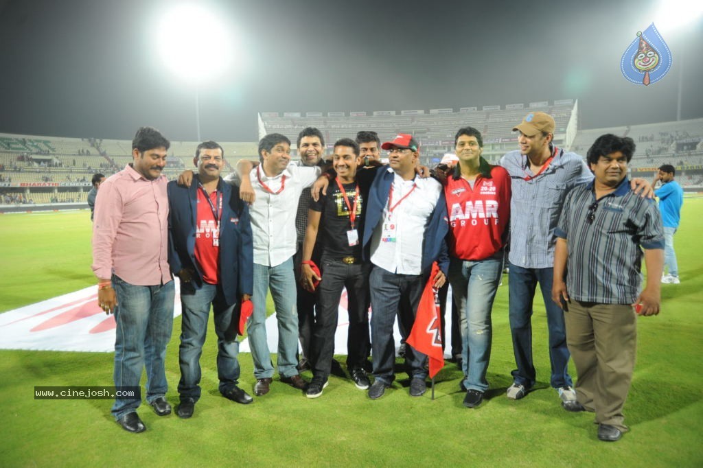 Telugu Warriors Vs Karnataka Bulldozers Match Photos 04 - 2 / 173 photos