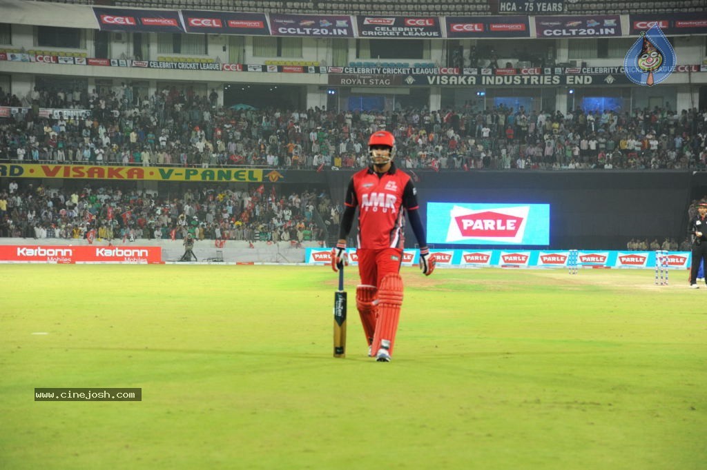 Telugu Warriors Vs Karnataka Bulldozers Match Photos 04 - 29 / 173 photos