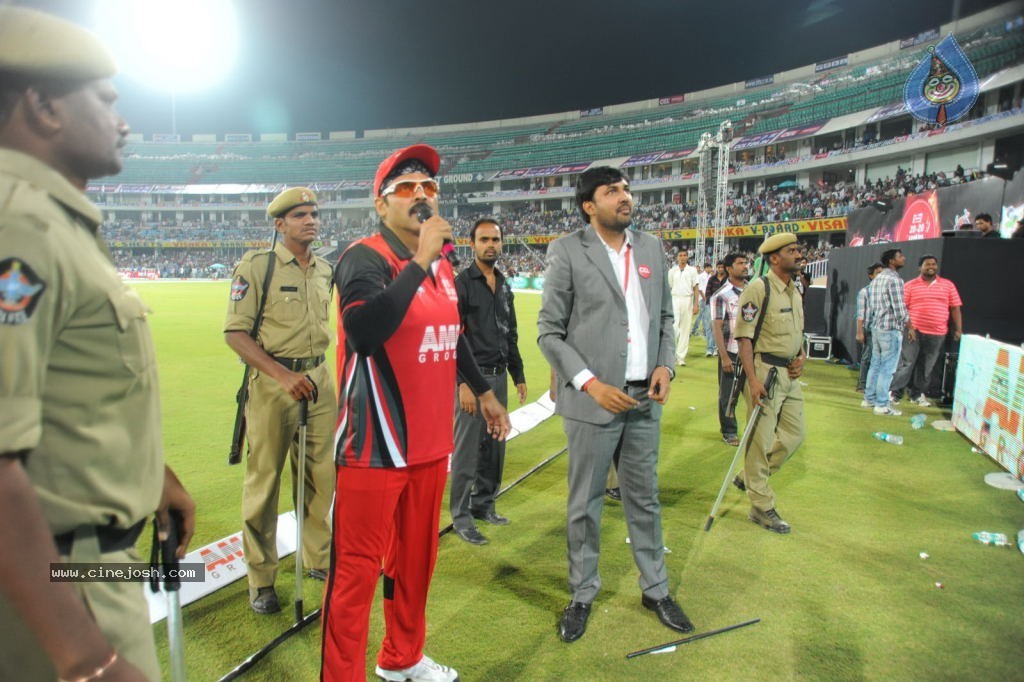 Telugu Warriors Vs Karnataka Bulldozers Match Photos 04 - 31 / 173 photos