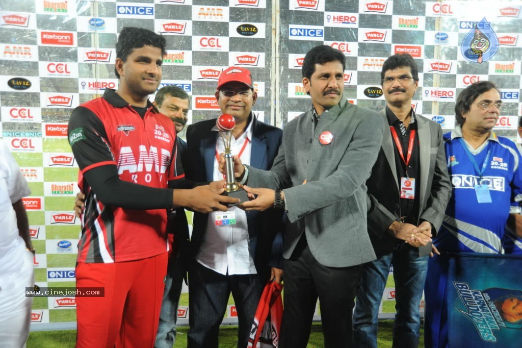 Telugu Warriors Vs Karnataka Bulldozers Match Photos 04 - 40 / 173 photos