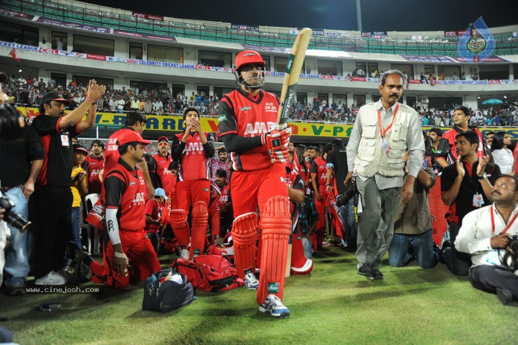 Telugu Warriors Vs Karnataka Bulldozers Match Photos 04 - 43 / 173 photos