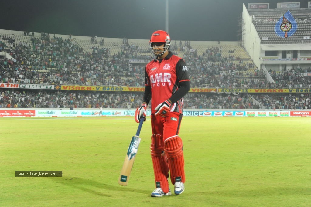 Telugu Warriors Vs Karnataka Bulldozers Match Photos 04 - 44 / 173 photos