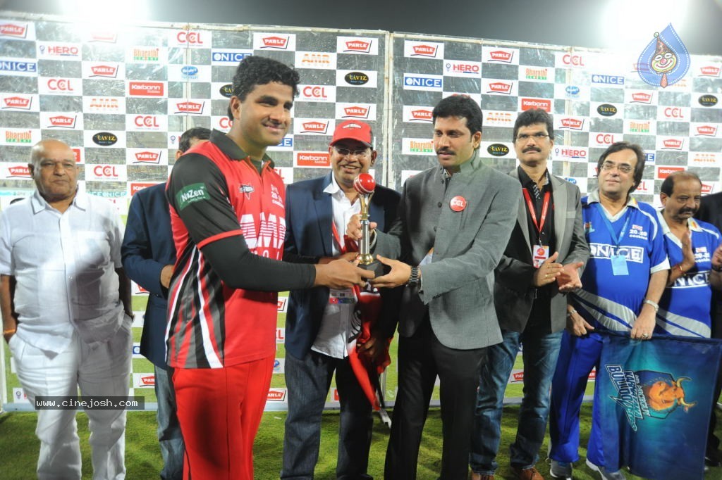 Telugu Warriors Vs Karnataka Bulldozers Match Photos 04 - 52 / 173 photos