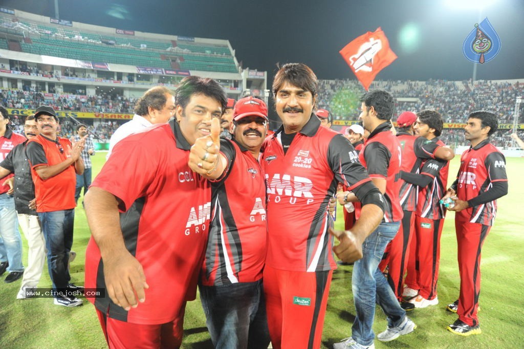 Telugu Warriors Vs Karnataka Bulldozers Match Photos 04 - 60 / 173 photos